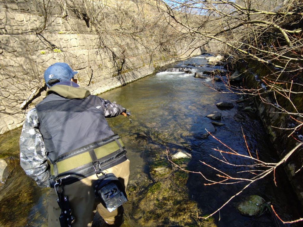 渓流ミノーイングでのキャスト