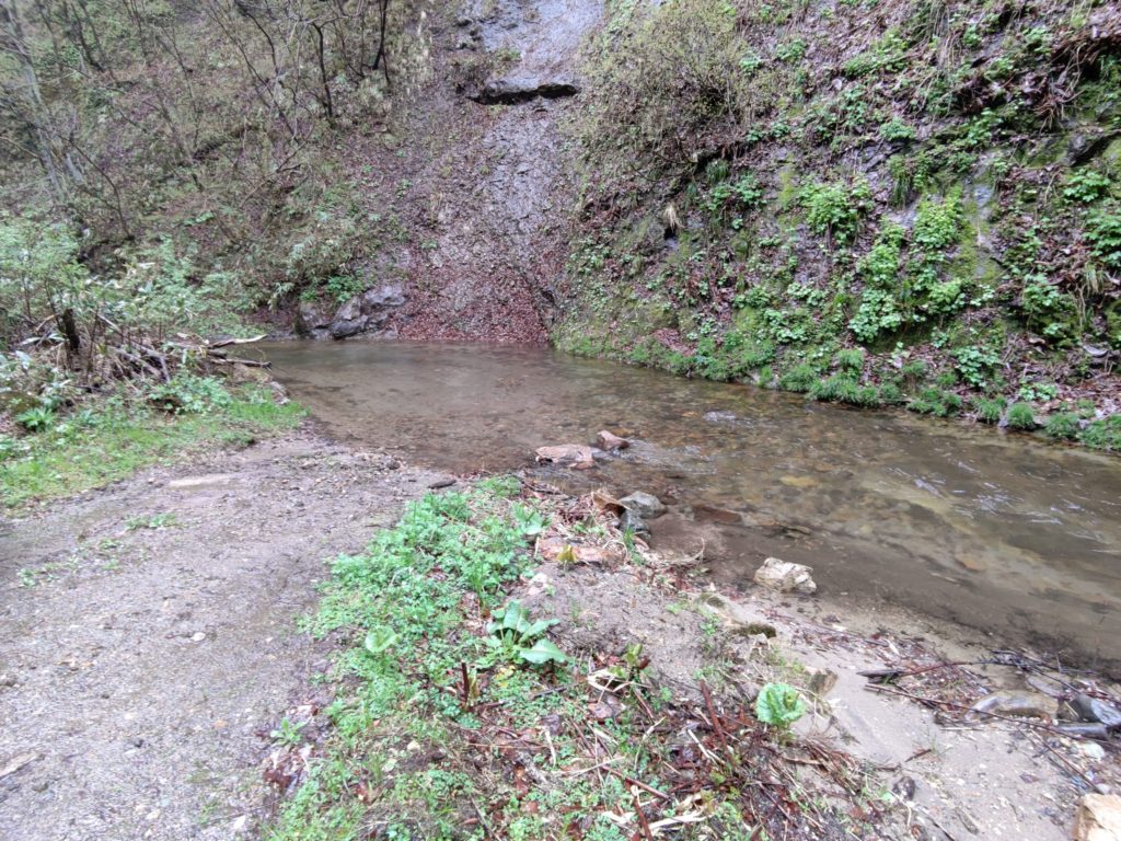 渓流の入渓地点